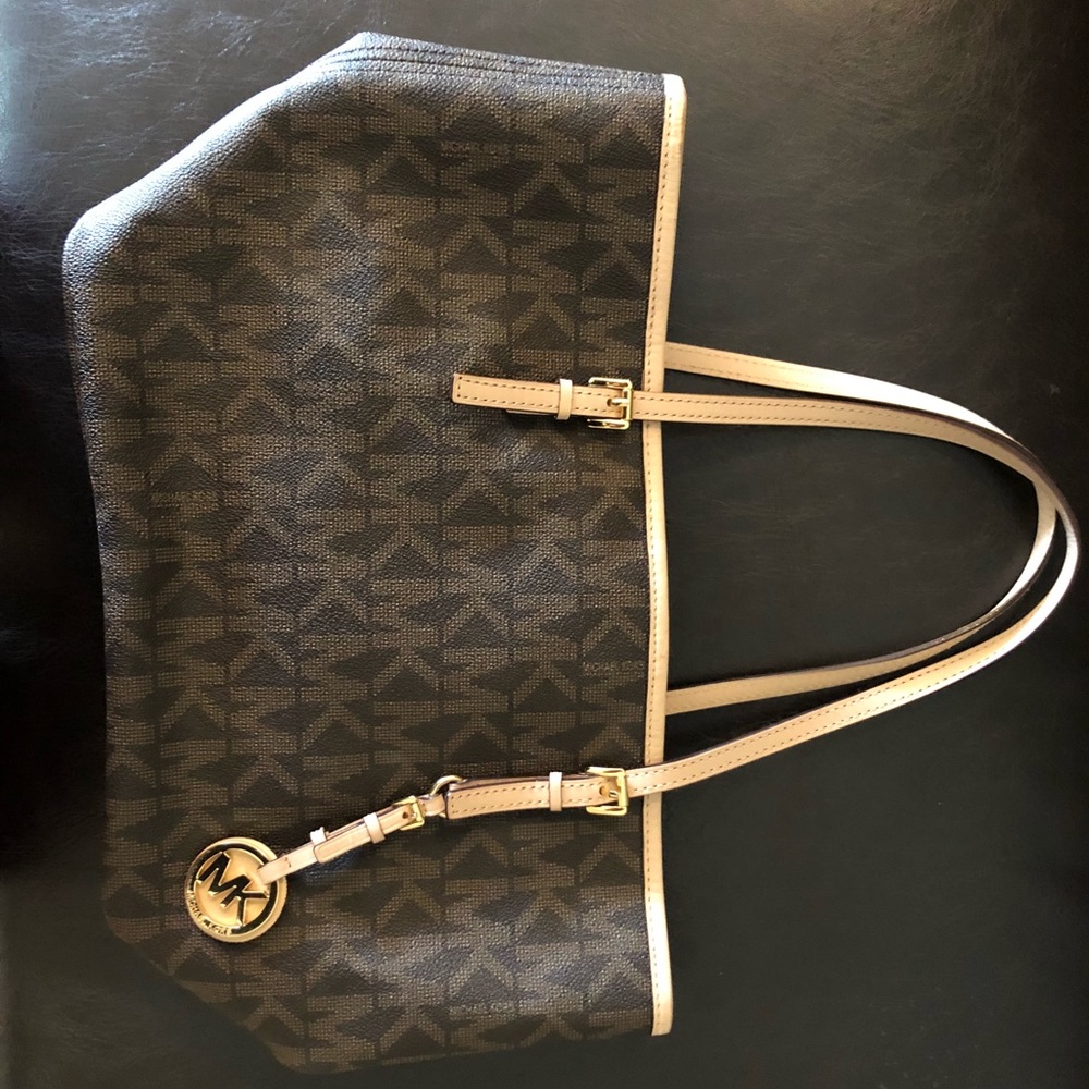 Real Michael Kors tote!!! Lightly used!!